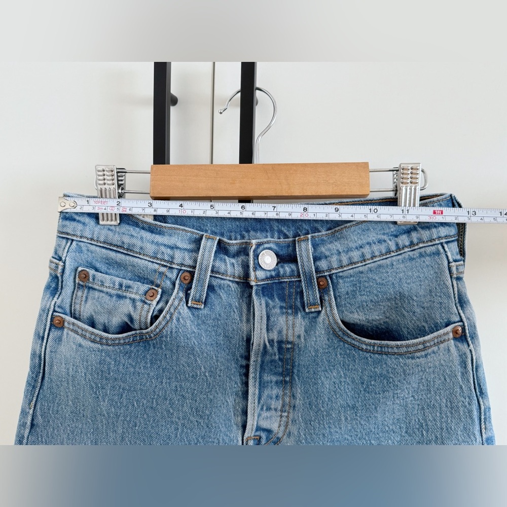 SOLD Levi 501 Skinny Cropped Light/Medium Wash Jeans 24 - Picture 3 of 7